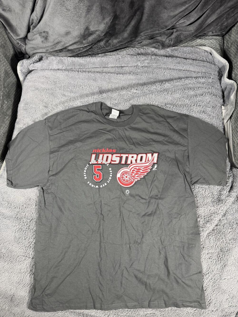 Detroit Red Wings Shirt Mens 2XL Gray NHL Hockey Gildan Nicklas Lidstrom Graphic